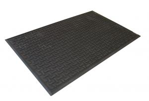 A scraper mat - the Comfort Clean Solid - has 'dog bone' style raised parts to scrape shoes and grooves to hold dirt. The edges are bevelled and the whole mat is black.