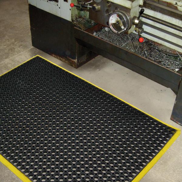 engineers-mat-rubber-in-factory