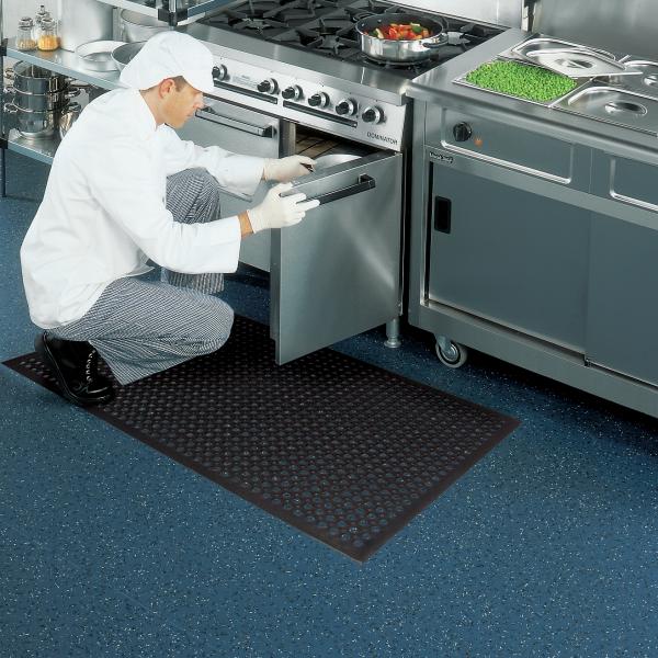 safety-cushion-mat-action-shot-in-commercial-kitchen